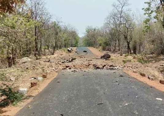 गडचिरोलीत नक्षलवाद्यांच थैमान