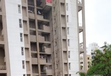 पुण्यात इमारतीची संरक्षक भिंत कोसळून 15 जणांचा मृत्यू 2 लोक जखमी