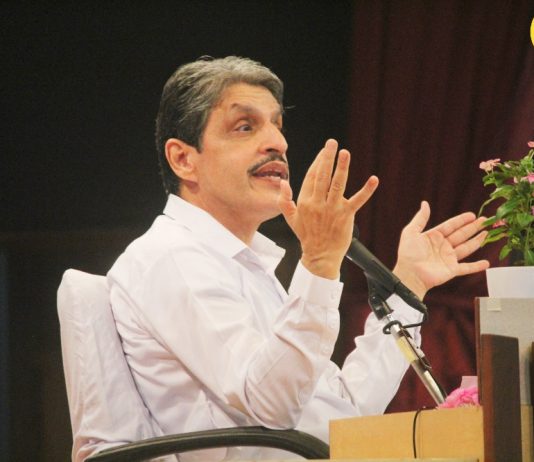 नदीच्या पाण्याप्रमाणे प्रवाही व्हायला शिका – सरश्री