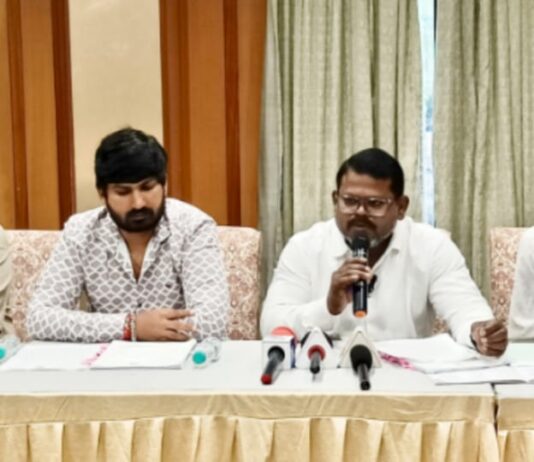 भ्रष्ट अधिकाऱ्यांना निलंबित करून पैसे वसूल करा आणि त्या ठेकेदारांना काळया यादीत टाका – काळूराम पवार