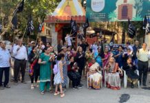 लोकमान्यनगर प्रश्न पेटला; शेकडो नागरिकांचा घंटानाद आंदोलनातून सरकारला इशारा !